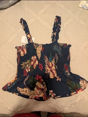 🍷🌊 Navy Floral Smocked Peplum Tank
